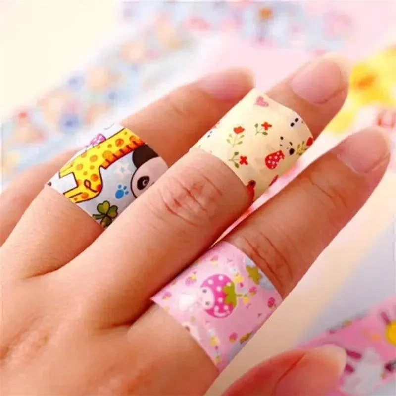 100pcs/lot Cartoon Patterned Curitas Adhesive Bandages Plaster Curved Patch Wound Strips Dressing Band Aid for Children Utensils SS69