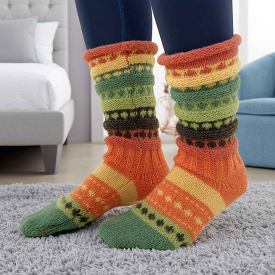 A Pair of Ins-Style Winter Women's Colorful Striped Crew Socks, Cross-Border Women's Mid-Calf Warm Color-Block Floor Socks, Cozy Footwear, Trendy Socks, Insstyle Fashion, Hand Wash Care, Durable Stitching, Women's Socks, Crew
