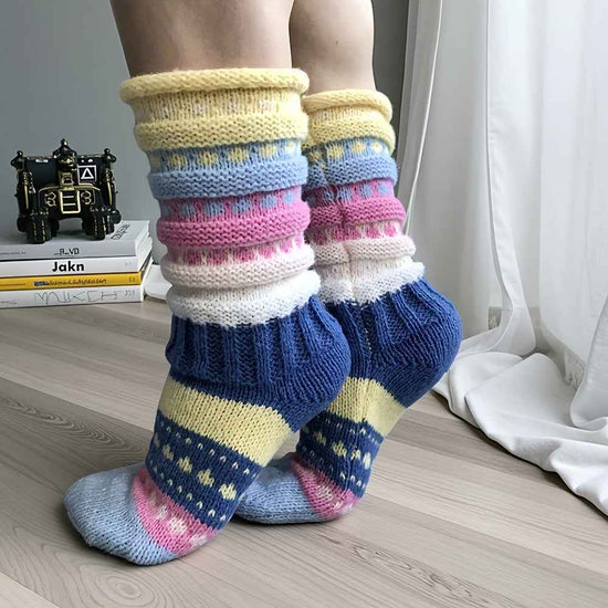 A Pair of Ins-Style Winter Women's Colorful Striped Crew Socks, Cross-Border Women's Mid-Calf Warm Color-Block Floor Socks, Cozy Footwear, Trendy Socks, Insstyle Fashion, Hand Wash Care, Durable Stitching, Women's Socks, Crew