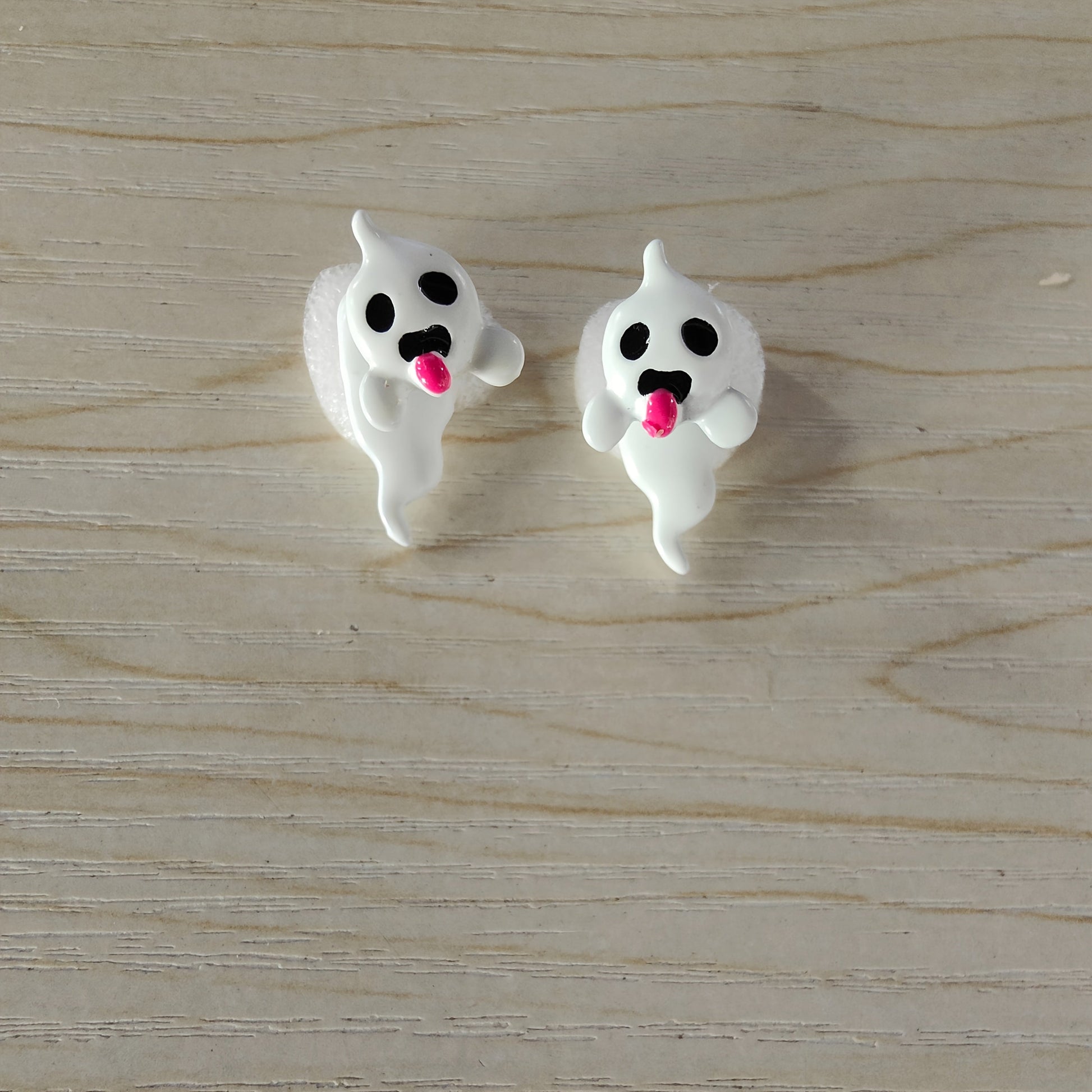 1 Pair Glow-in-the-Dark Halloween Little Ghost Earrings - Cute & Quirky Teenager'S Accessories with Playful Designs, White Alloy, Perfect for Parties & Halloween Celebrations, Halloween Accessories, For Teenager SS69