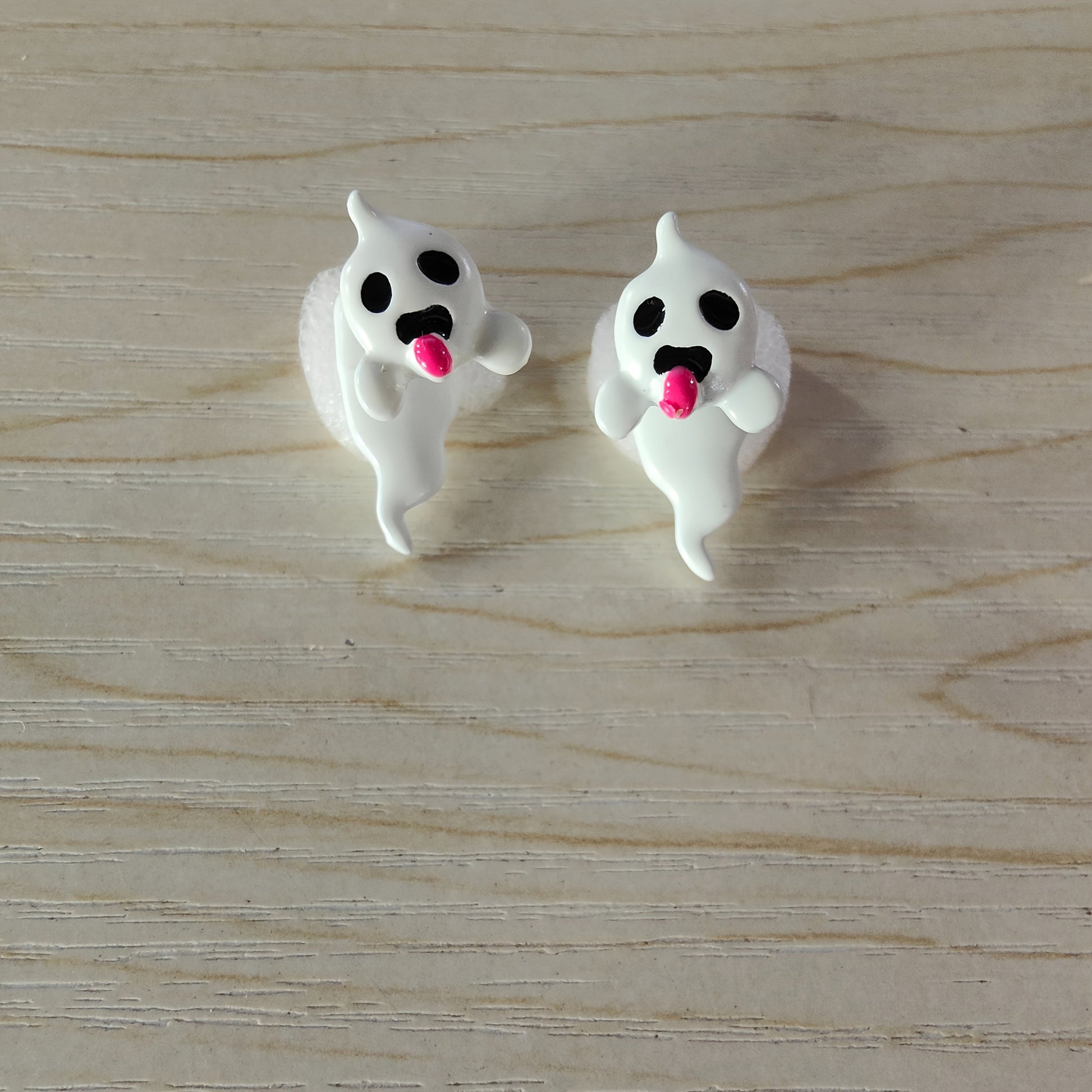 1 Pair Glow-in-the-Dark Halloween Little Ghost Earrings - Cute & Quirky Teenager'S Accessories with Playful Designs, White Alloy, Perfect for Parties & Halloween Celebrations, Halloween Accessories, For Teenager SS69