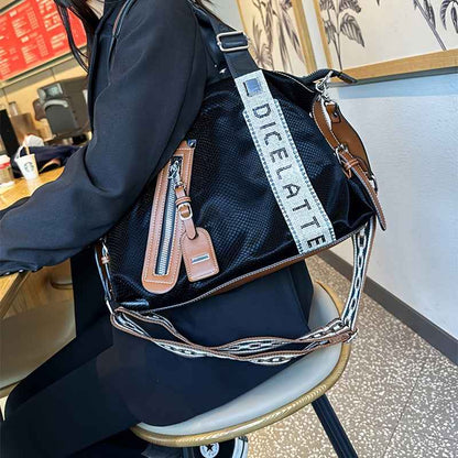 Ladies' Tote Bag, a Spacious Handbag for Travel, Can Be Carried on The Shoulder Or Crossbody.