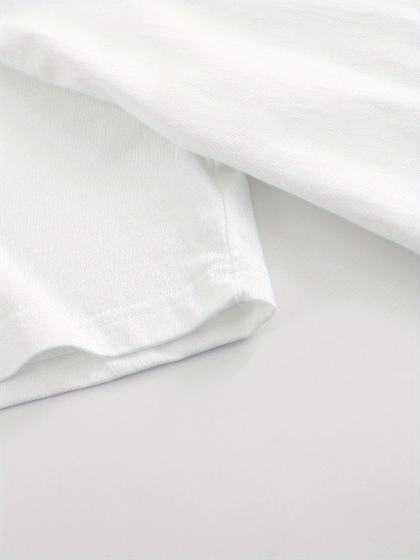 Women'S White Anime Gothic T-Shirt - Cute Kawaii Anime Characters & "Magic Reality" Print with Japanese Text, Soft Breathable Round Neck Short Sleeve Casual Summer Top for Daily Wear & Themed Parties, Comfortable Material, Re SS69