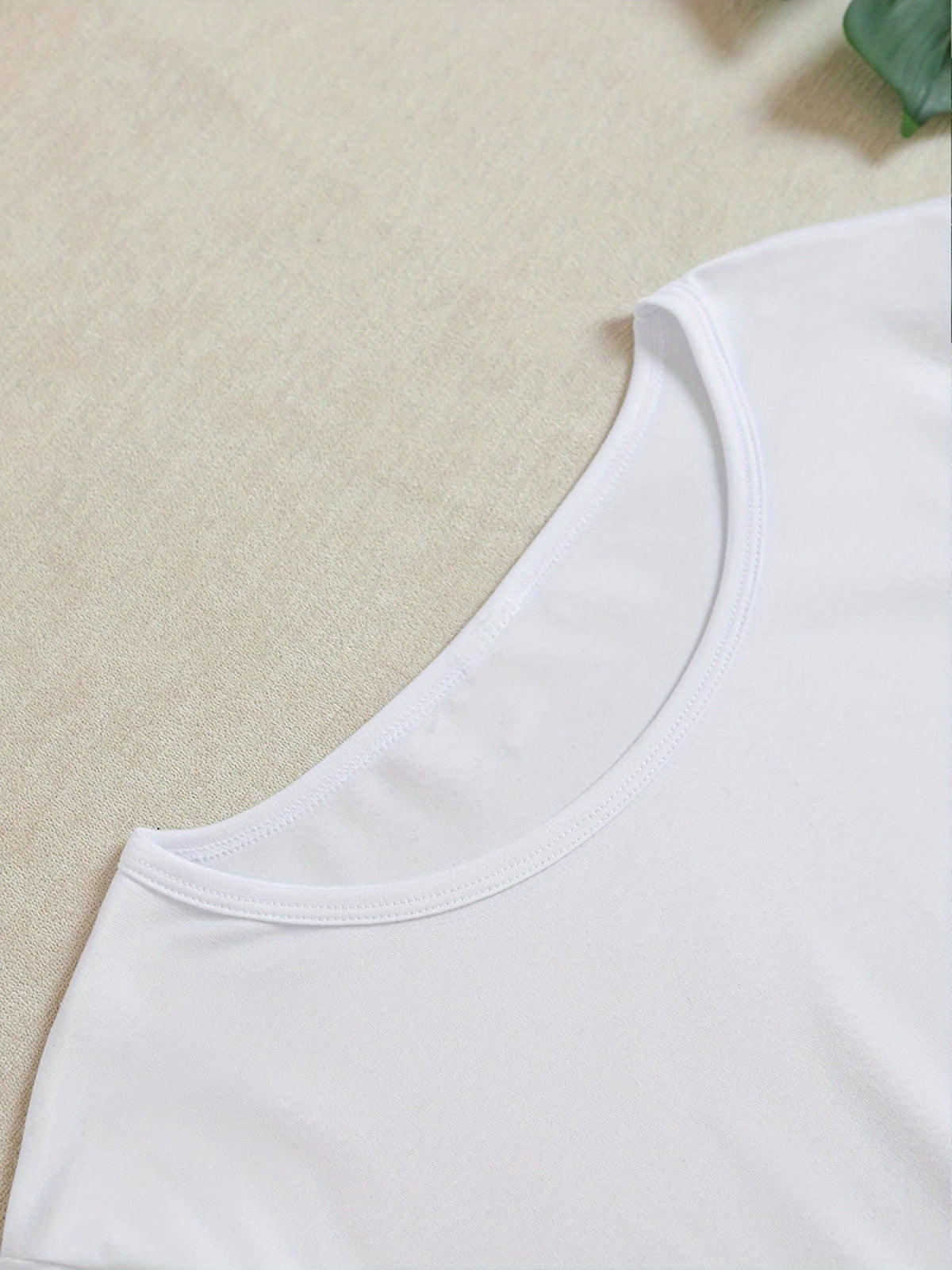 Blackpink Graphic Women's T-Shirt - Casual Short Sleeve Round Neck, Stretchy Polyester Blend, Embossed Floral & Letter Design, Perfect for Spring/Summer/Fall SS69