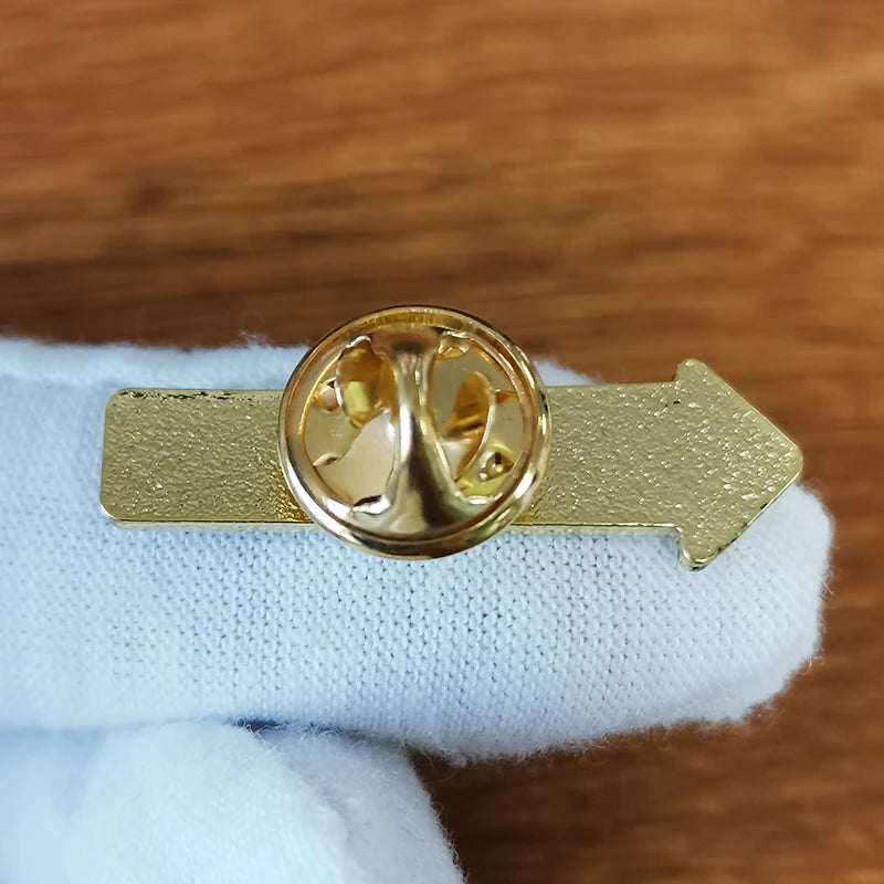 JoJos Bizarre Adventure Golden Wind Pins To Be Continued Arrow Badge JJBA Anime Art Collectible Brooch