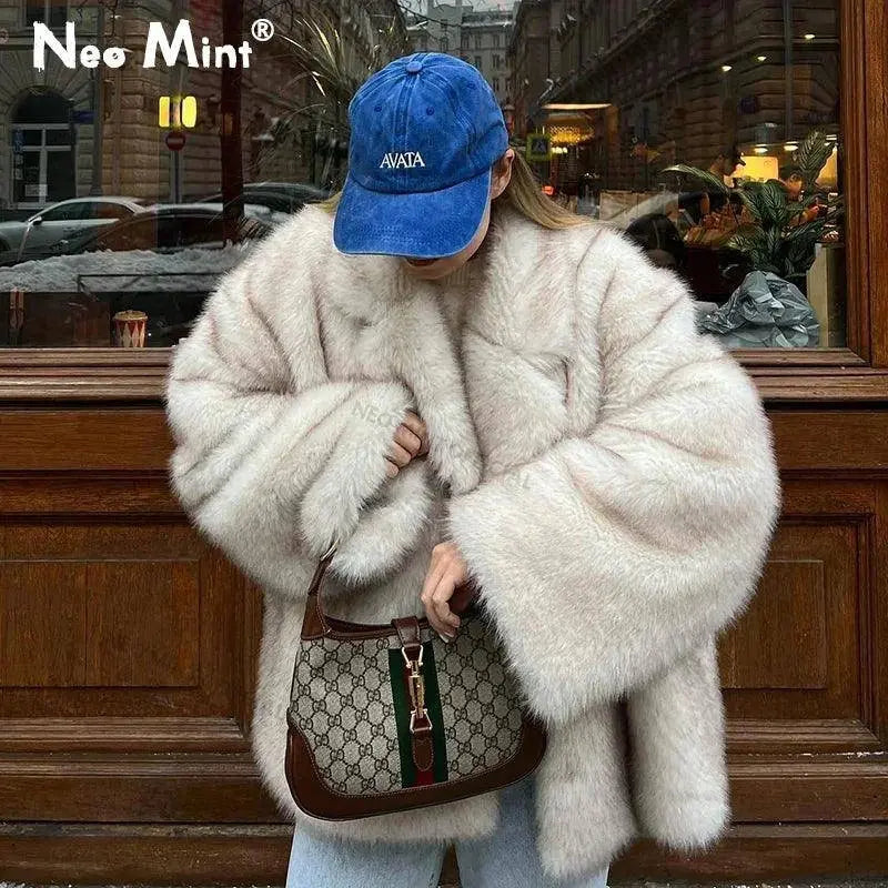 Neo Mint 2025 Winter Ins Hot Fashion Girls Oversized Gradient Fur Coat Women Thick Warm Outerwear Fluffy Faux Fox Fur Jacket SS69