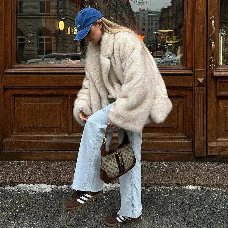 Neo Mint 2025 Winter Ins Hot Fashion Girls Oversized Gradient Fur Coat Women Thick Warm Outerwear Fluffy Faux Fox Fur Jacket SS69