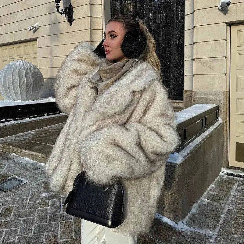 Neo Mint 2025 Winter Ins Hot Fashion Girls Oversized Gradient Fur Coat Women Thick Warm Outerwear Fluffy Faux Fox Fur Jacket SS69