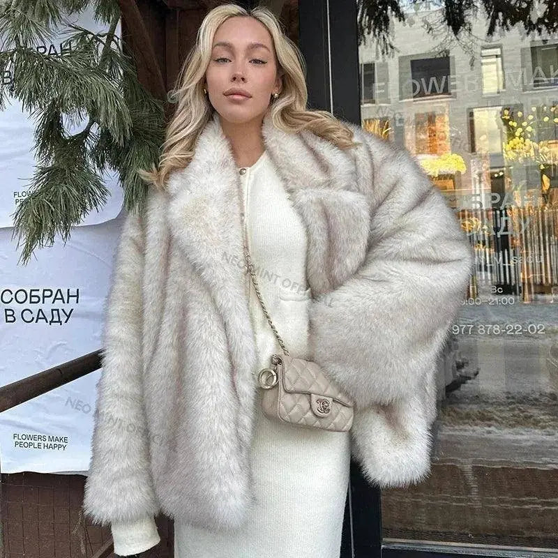 Neo Mint 2025 Winter Ins Hot Fashion Girls Oversized Gradient Fur Coat Women Thick Warm Outerwear Fluffy Faux Fox Fur Jacket SS69