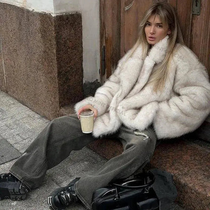 Neo Mint 2025 Winter Ins Hot Fashion Girls Oversized Gradient Fur Coat Women Thick Warm Outerwear Fluffy Faux Fox Fur Jacket SS69