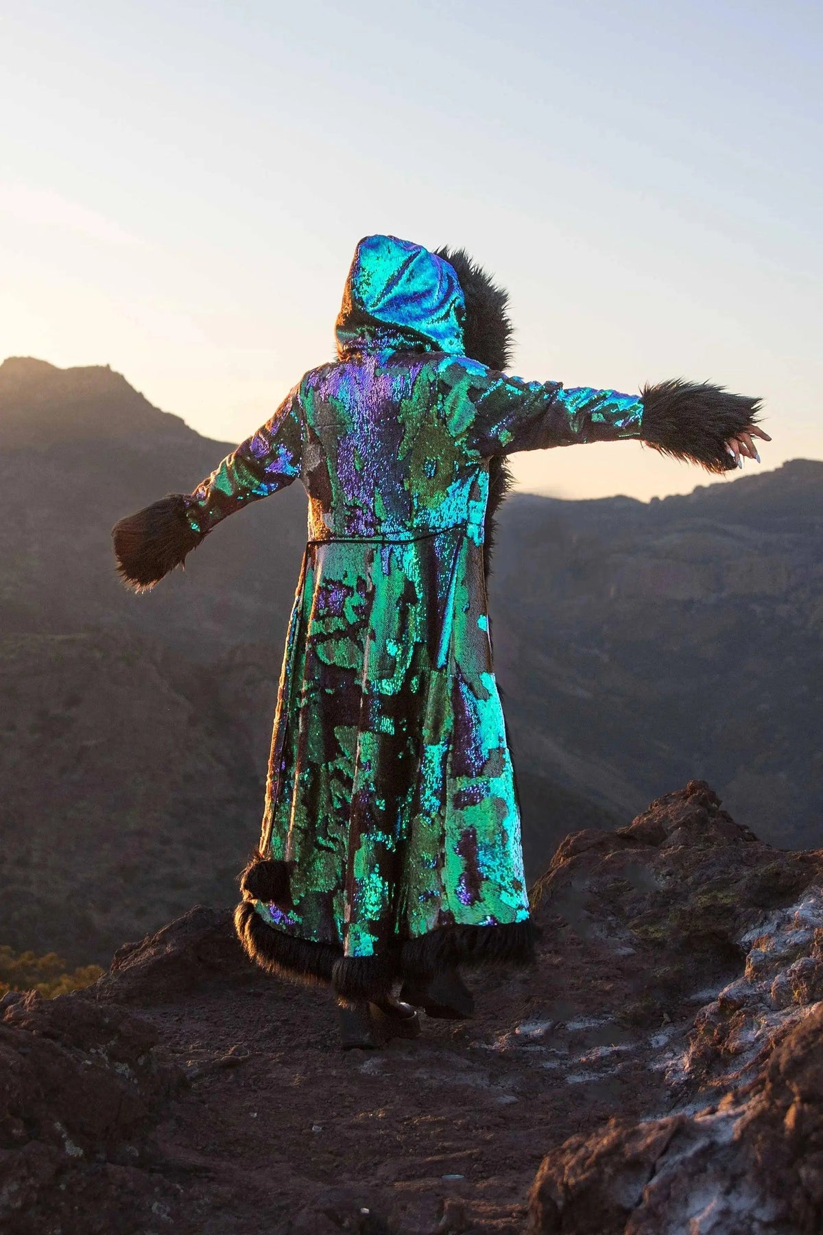 New Women's Faux Fur Coat Sequin Patchwork Coat Reflective And Color-Changing Autumn Winter Windproof Warm Coat SS69