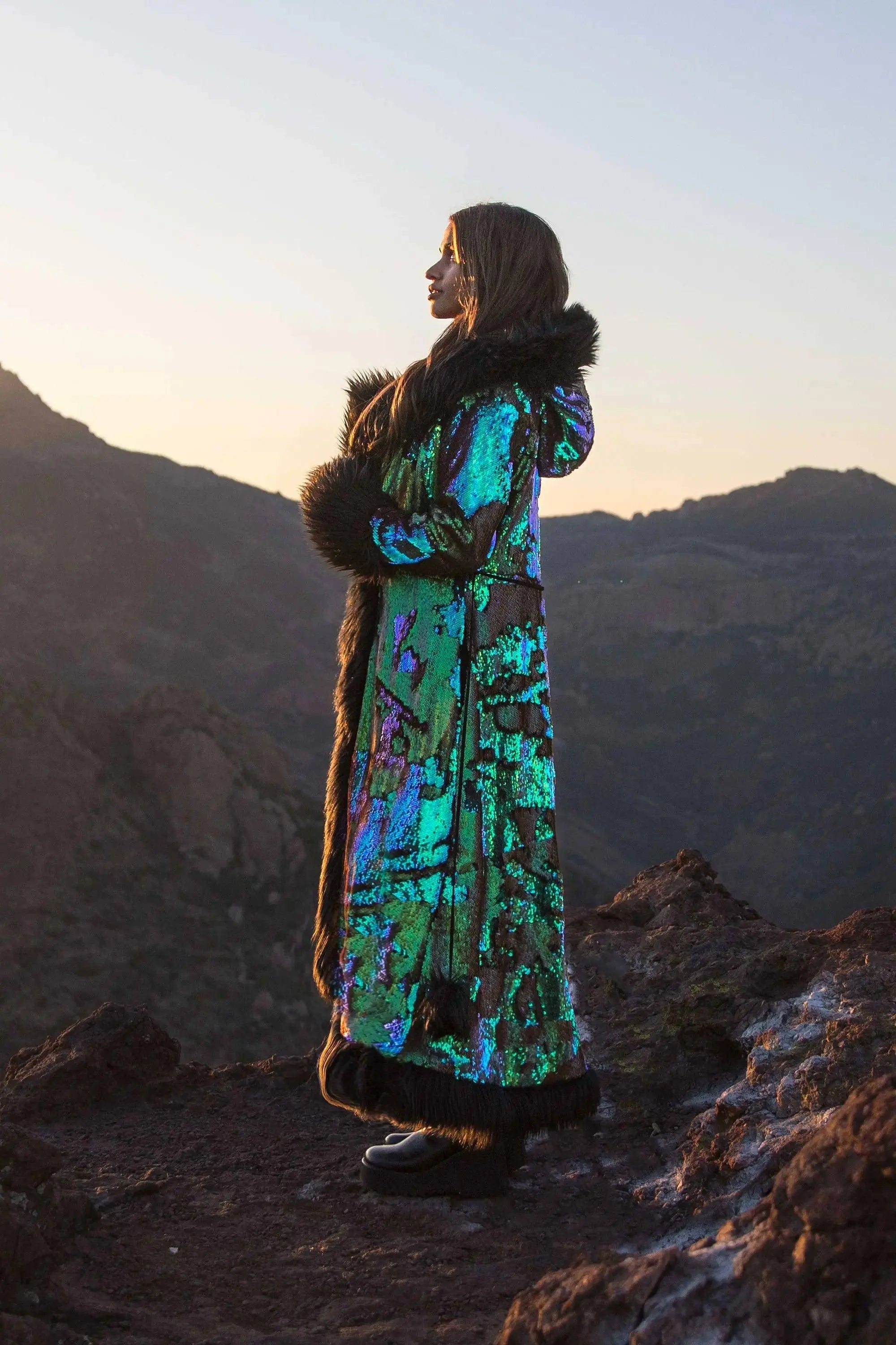 New Women's Faux Fur Coat Sequin Patchwork Coat Reflective And Color-Changing Autumn Winter Windproof Warm Coat SS69