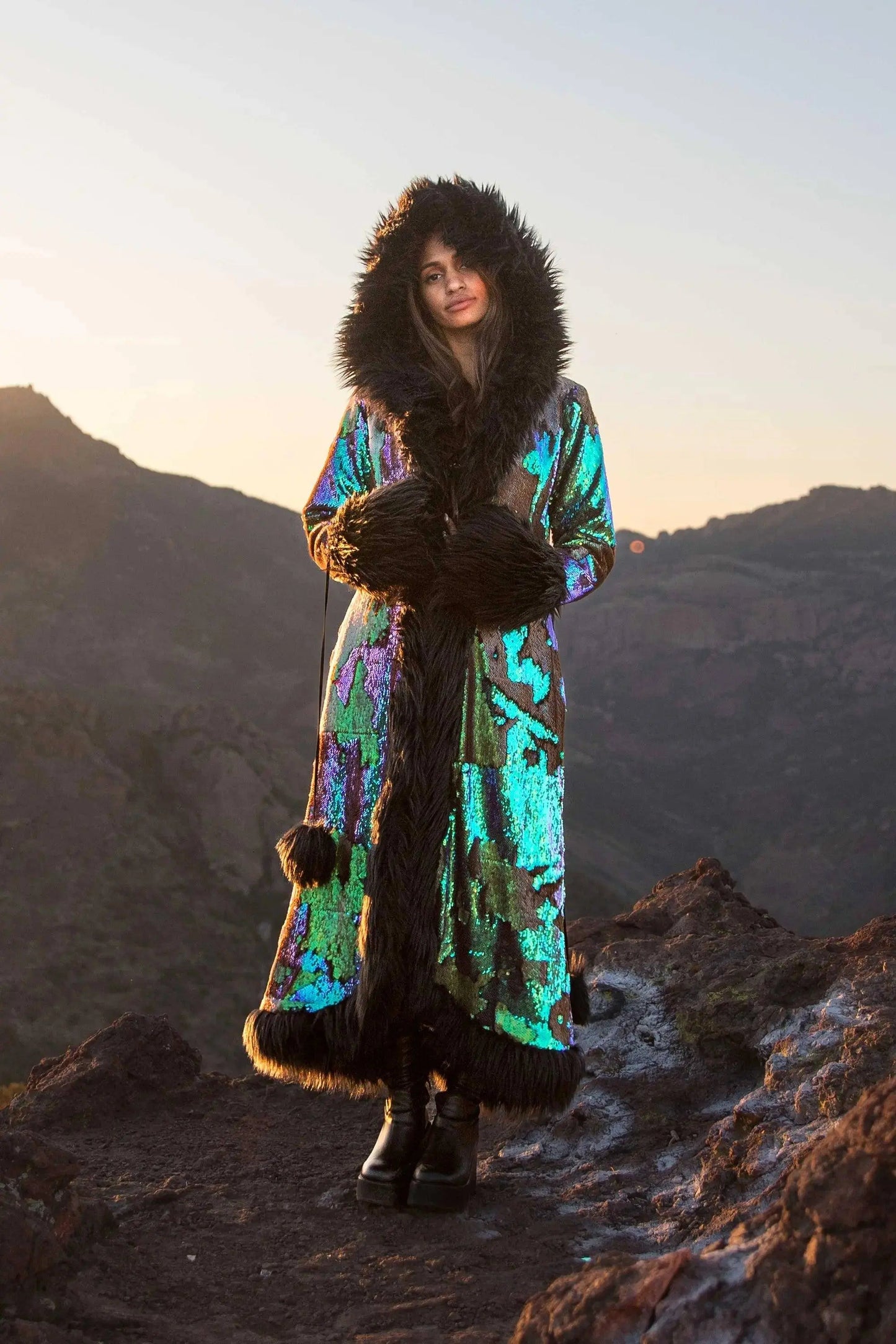 New Women's Faux Fur Coat Sequin Patchwork Coat Reflective And Color-Changing Autumn Winter Windproof Warm Coat SS69