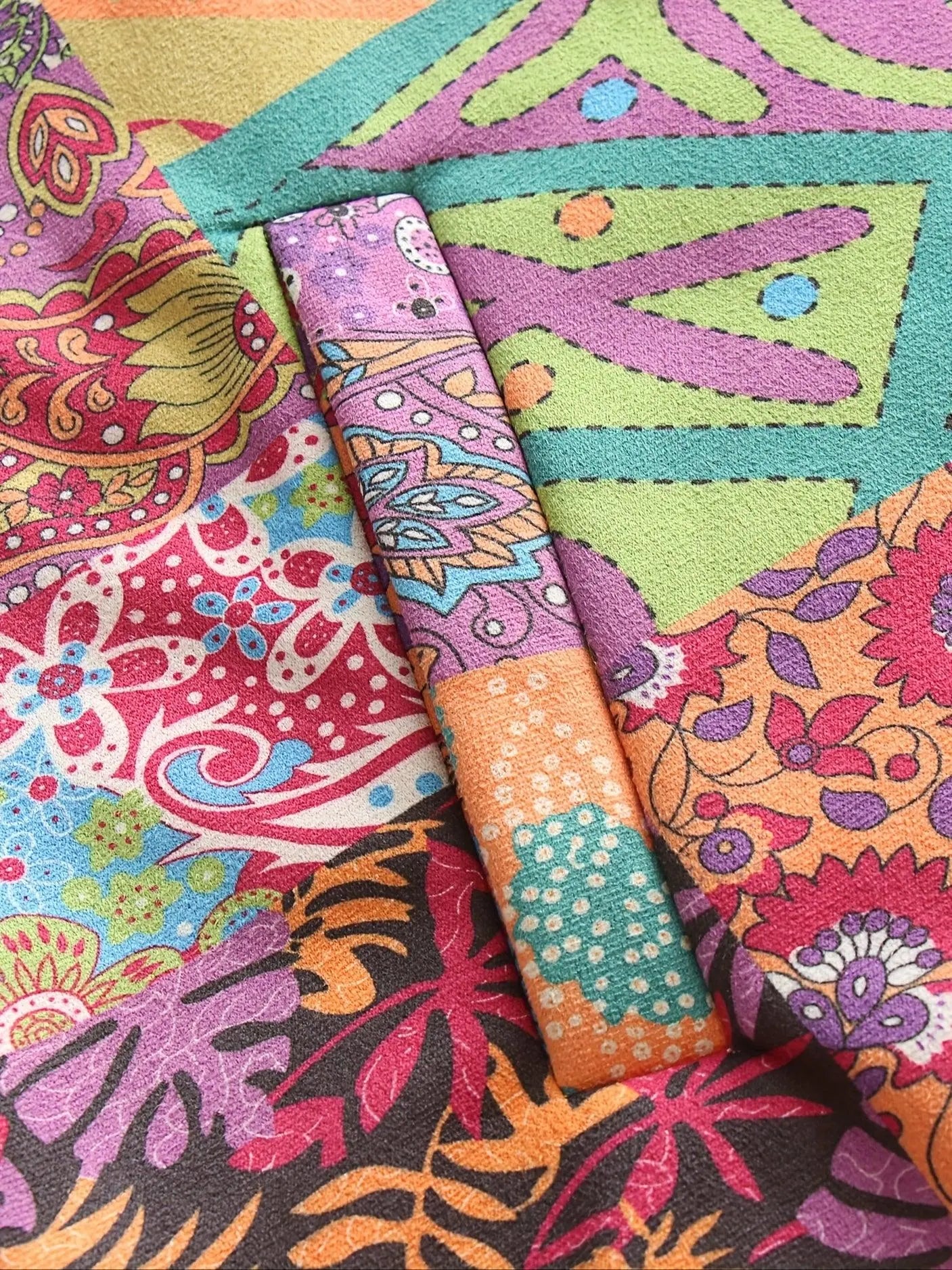 Plus Size Patchwork Print Hooded Coat, Casual Button Front Long Sleeve Warm Outerwear For Fall & Winter, Women's Plus Size Clothing - SS69