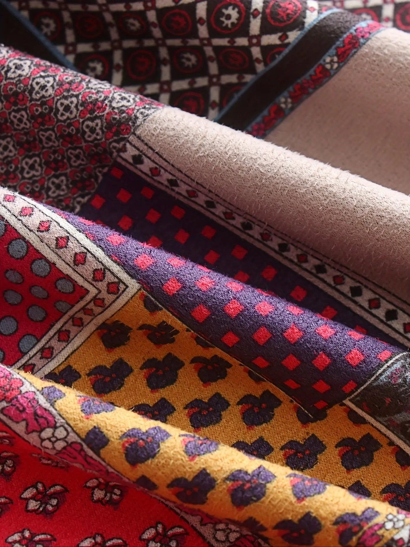 Plus Size Patchwork Print Hooded Coat, Casual Button Front Long Sleeve Warm Outerwear For Fall & Winter, Women's Plus Size Clothing - SS69