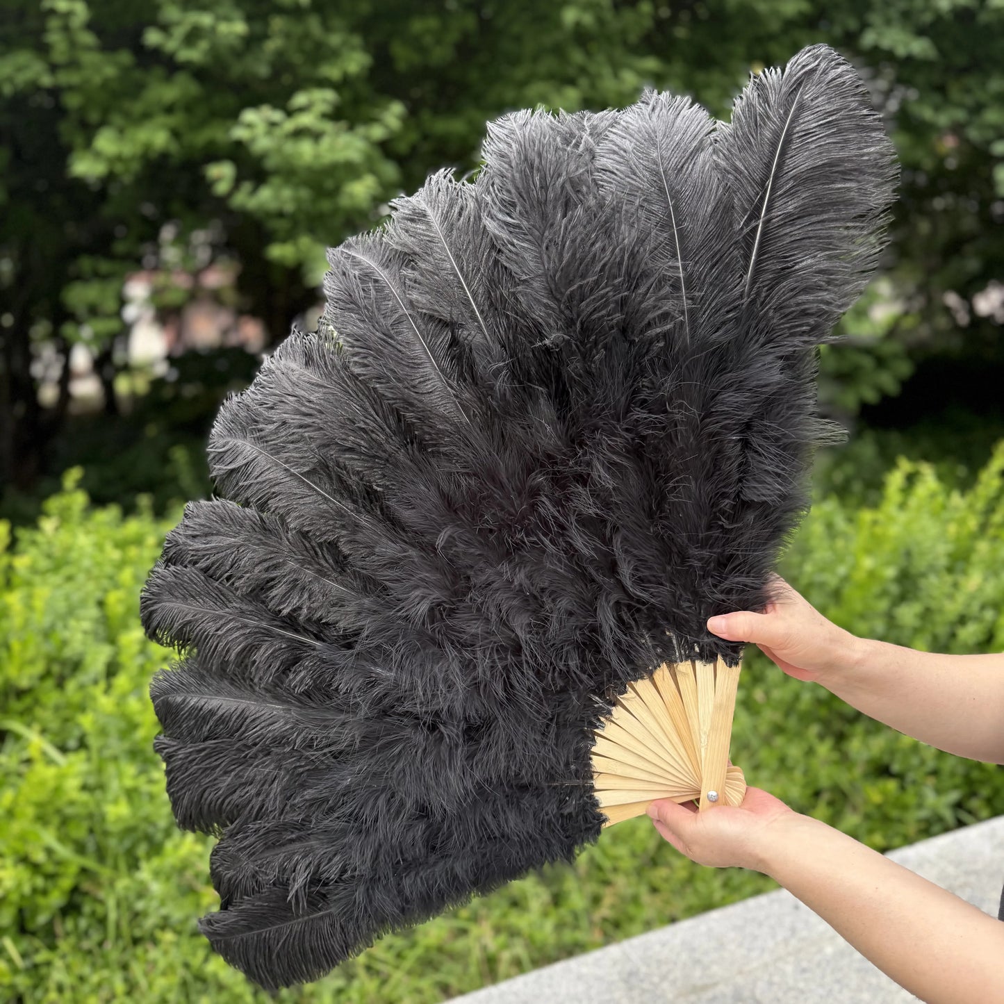 Handheld Big White Ostrich Feather Fan 100CM 130CM Feathers for Carnival Stage Performance Belly Dance 13 Bone Crafts Fan