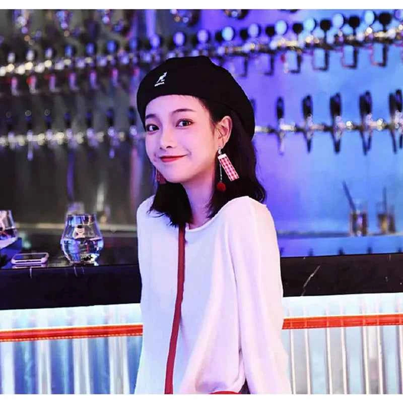 New Luxury Wool Beret Hat Women Men Four Seasons Knitted Thin Breathable Mesh Berets Cap Autumn Winter Beanie Stars Same Style