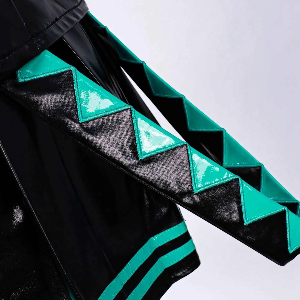 in stock Anime Miku Cosplay Full Set Costume Miku 16TH Cosplay Leather Midi Sexy Dress Halloween Carnival Party JK Uniform