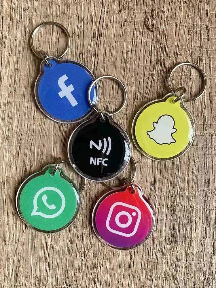 13.56MHz Epoxy NFC Key Card Instagram WhatsApp Facebook Snapchat NFC Tap Keychains