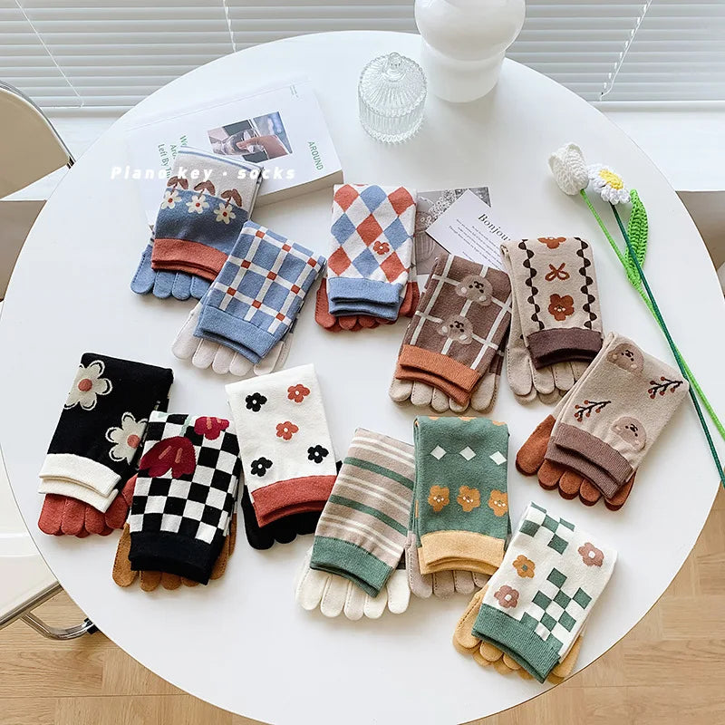Womens Autumn And Winter Pure Cotton Five Finger Socks Printed Split Toe Socks Vintage Comfortable Socks