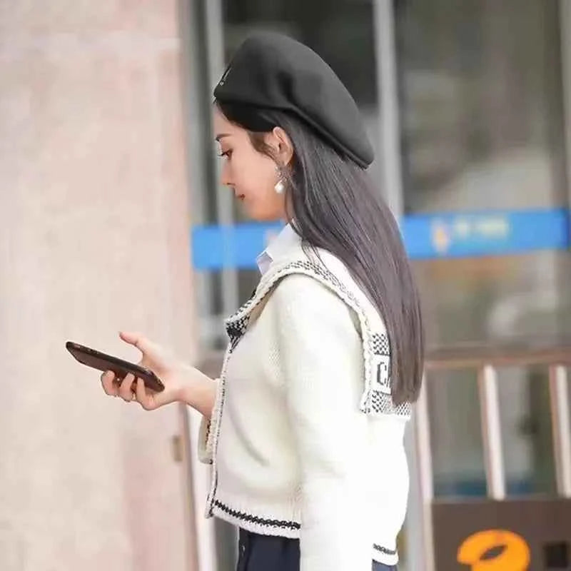 New Luxury Wool Beret Hat Women Men Four Seasons Knitted Thin Breathable Mesh Berets Cap Autumn Winter Beanie Stars Same Style