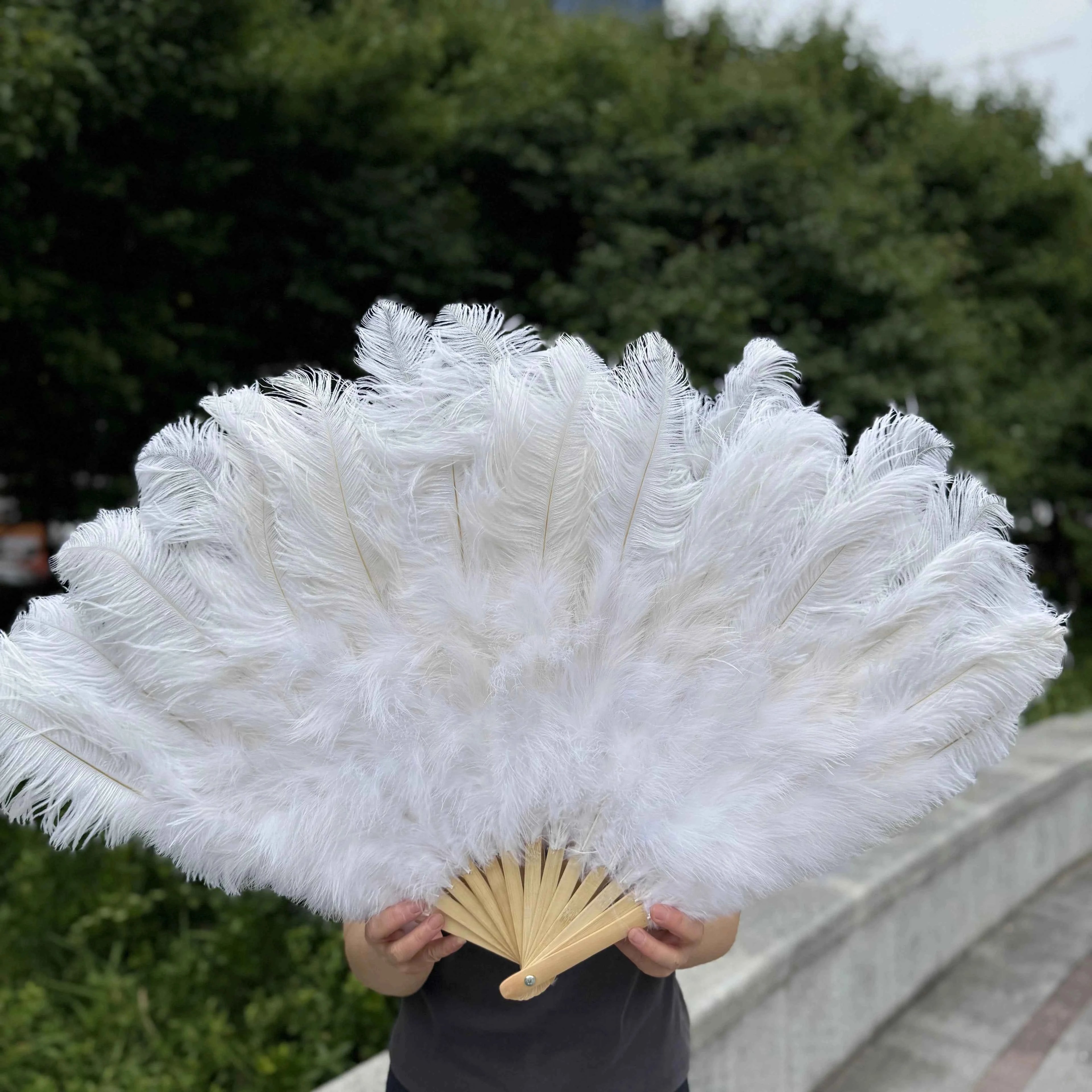 Handheld Big White Ostrich Feather Fan 100CM 130CM Feathers for Carnival Stage Performance Belly Dance 13 Bone Crafts Fan