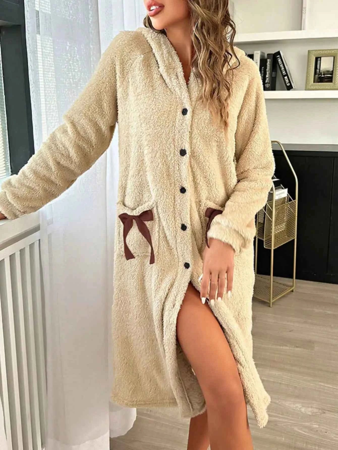 For women in autumn and winter, bathrobes, bathrobes, warm coral fleece, loose and comfortable home wear can be worn outside