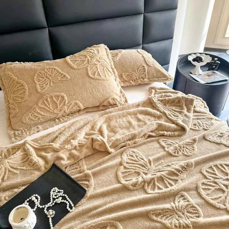 Coral Fleece Fabric Autumn Blanket with Exquisite 3D Butterflys Soft Comfortable Warm Winter Sofa Blankets Four Seasons Blanket
