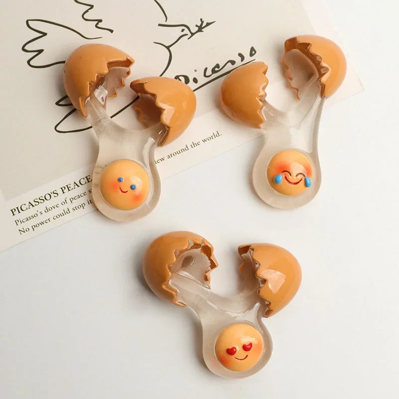 1-Pack Cute Smiling Chick Broken Eggshell Refrigerator Magnets, Round Plastic Kitchen Decor, Fun Cartoon Egg Fridge Magnets SS69