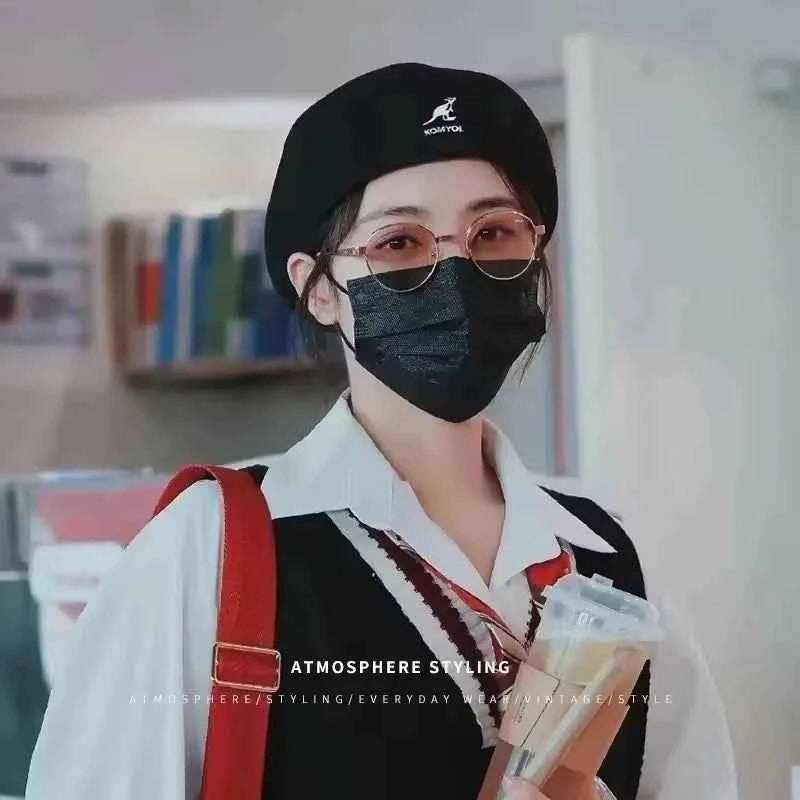 New Luxury Wool Beret Hat Women Men Four Seasons Knitted Thin Breathable Mesh Berets Cap Autumn Winter Beanie Stars Same Style