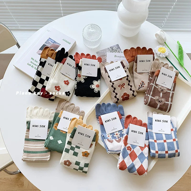 Womens Autumn And Winter Pure Cotton Five Finger Socks Printed Split Toe Socks Vintage Comfortable Socks