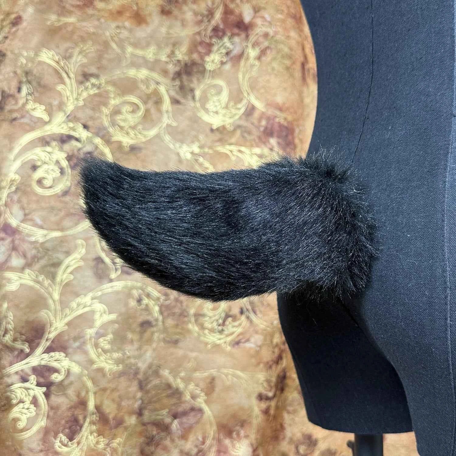 A Movable Rabbit Tail That Combines Voice Control, Swinging, and Patting Functions in One. Props for Role-playing and Performanc