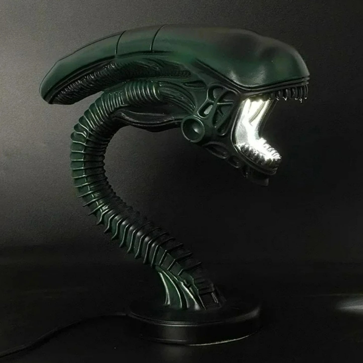 ZHUANGHUANC Alien Resin LED Lamp Stand Novelty Extraterrestrial Decor