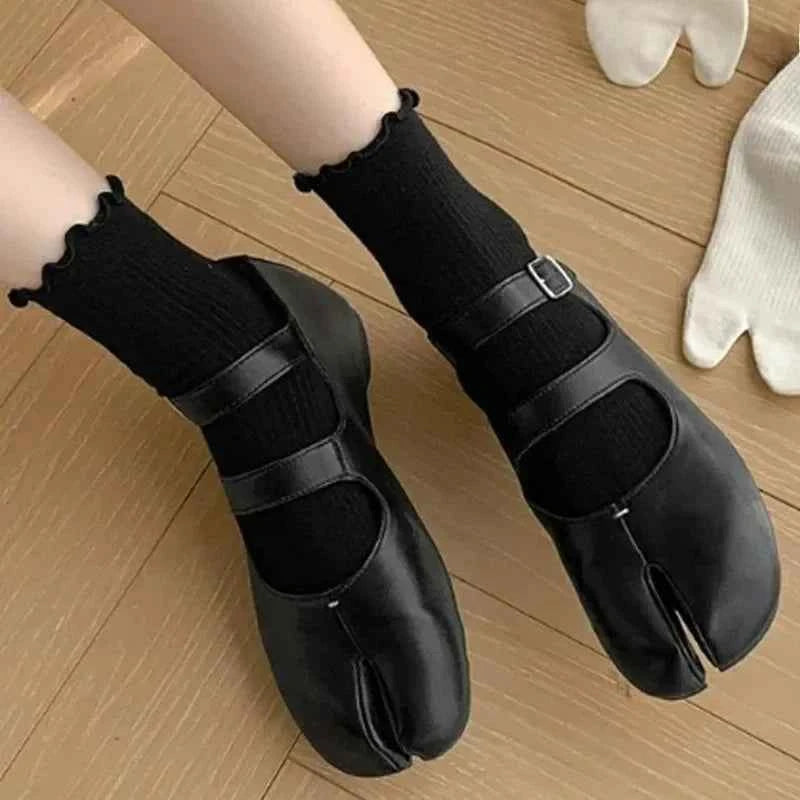 Japanese Ruffled Edge Cotton Split Toe Socks Solid Color Two-Toed Sock Unisex Harajuku Simple Tabi Socks High Elastic Hosiery