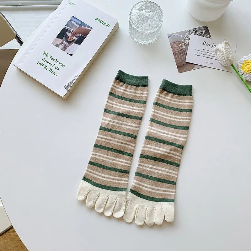 Womens Autumn And Winter Pure Cotton Five Finger Socks Printed Split Toe Socks Vintage Comfortable Socks