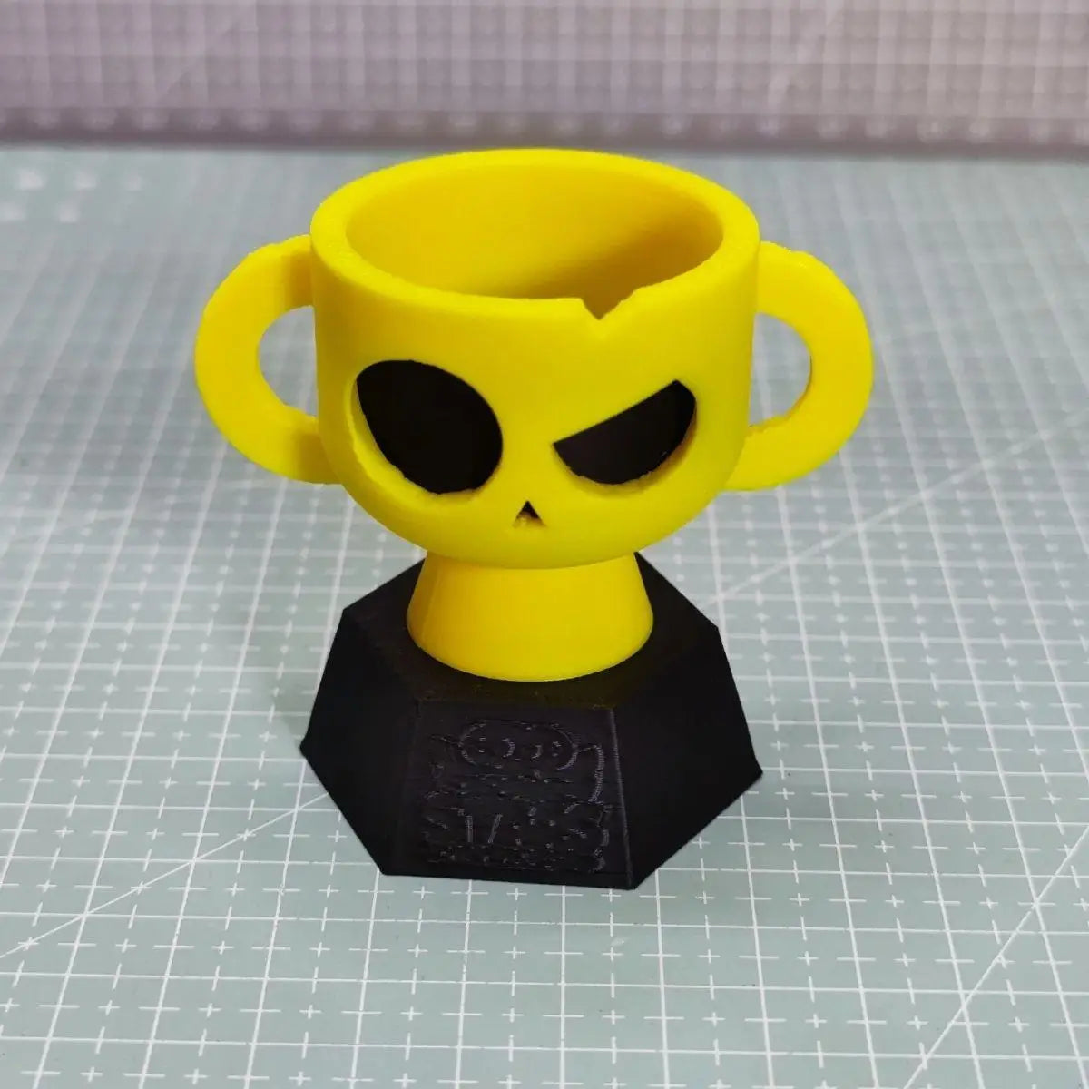 In Stock Supercell Game Peripheral Champion Trophy Game Launcher Pen Holder Small Model Desktop Ornament  Peripherals Bs Gift SS69