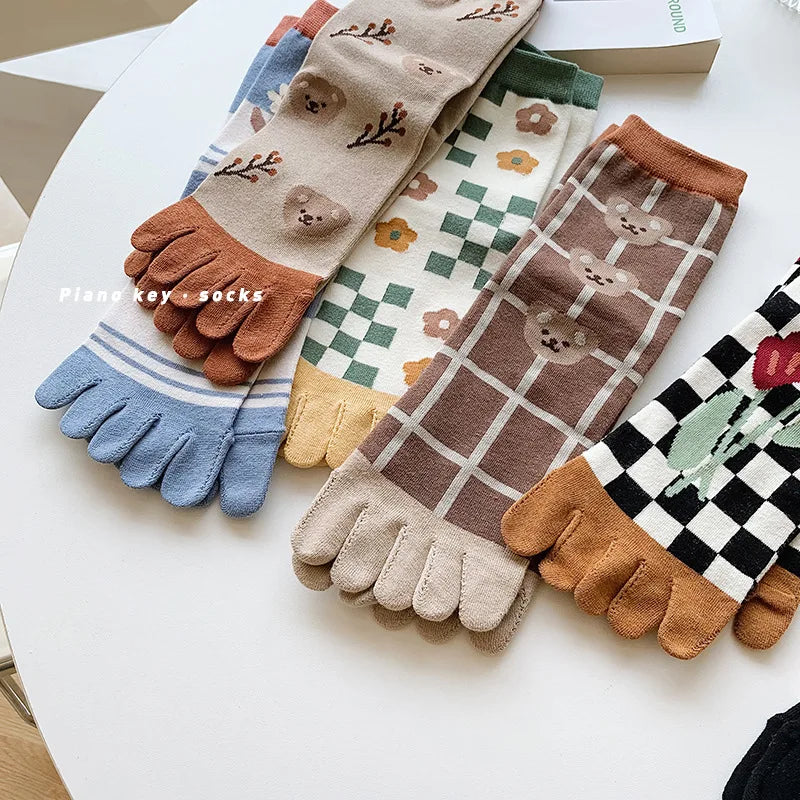 Womens Autumn And Winter Pure Cotton Five Finger Socks Printed Split Toe Socks Vintage Comfortable Socks