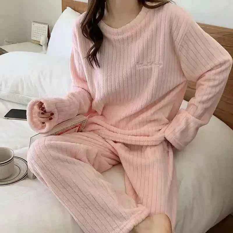 Soft Coral Velvet Jacquard Warm Pajama Set for Women Cozy Loungewear Outerwear for Winter Christmas Back to School Gift ﻿