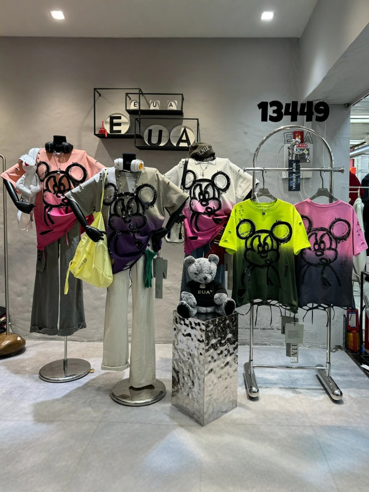 Fashion Heavy Industry Smudge Sequins Cartoon T-shirt Women's Spring and Summer 2025 New Ripped Loose Cotton Short-sleeved Top SS69