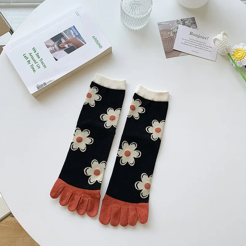 Womens Autumn And Winter Pure Cotton Five Finger Socks Printed Split Toe Socks Vintage Comfortable Socks