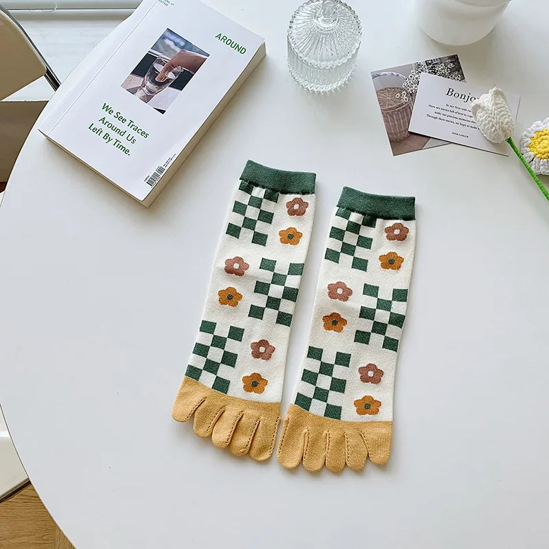 Womens Autumn And Winter Pure Cotton Five Finger Socks Printed Split Toe Socks Vintage Comfortable Socks