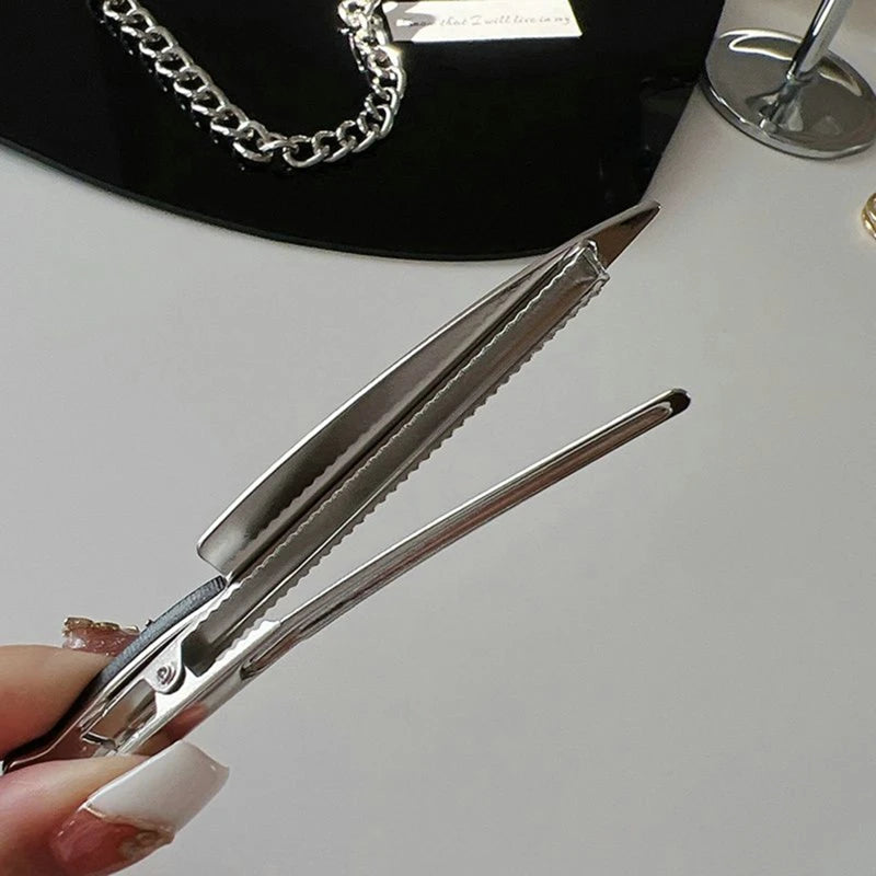 1/2pcs Creative New Gothic Emulation Knife Hair Clips Side Bangs Hairpin Funny Weird Knife Hairpins Women Girls Hair Accessories SS69