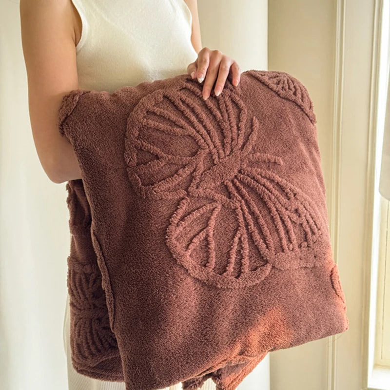 Coral Fleece Blanket with 3D Butterfly Pattern - Soft & Warm