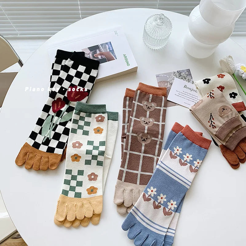 Womens Autumn And Winter Pure Cotton Five Finger Socks Printed Split Toe Socks Vintage Comfortable Socks