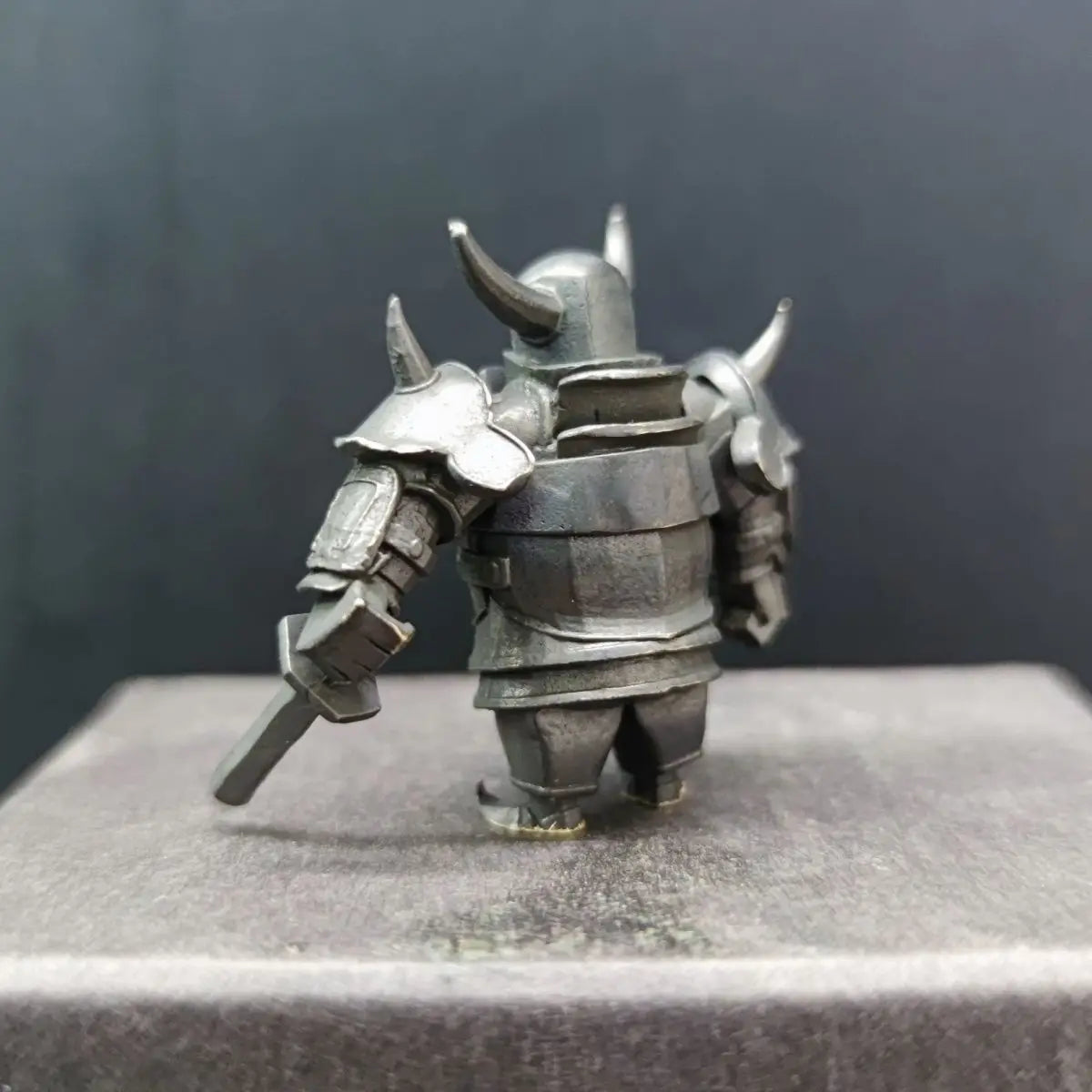 Brass Make Old Hog Rider Action Figures Miniature Ornament Accessories Super Knight Mini Desktop Car Interior Model Figurine SS69