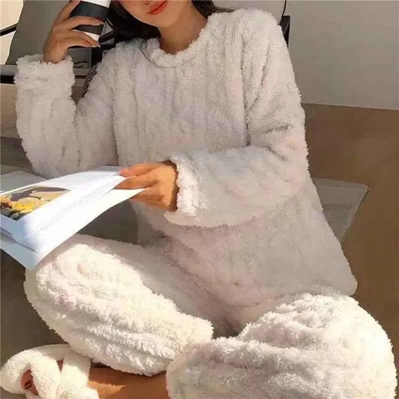 Soft Coral Velvet Jacquard Warm Pajama Set for Women Cozy Loungewear Outerwear for Winter Christmas Back to School Gift ﻿