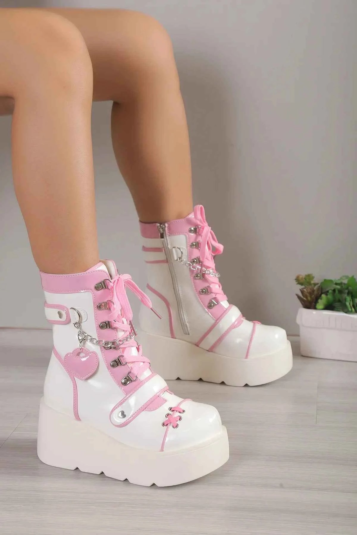 Adorable Heart-shaped Women's Short Boots Platform Sole Ankle Tie Cute Motorcycle Boot Trendy Winter Footwear