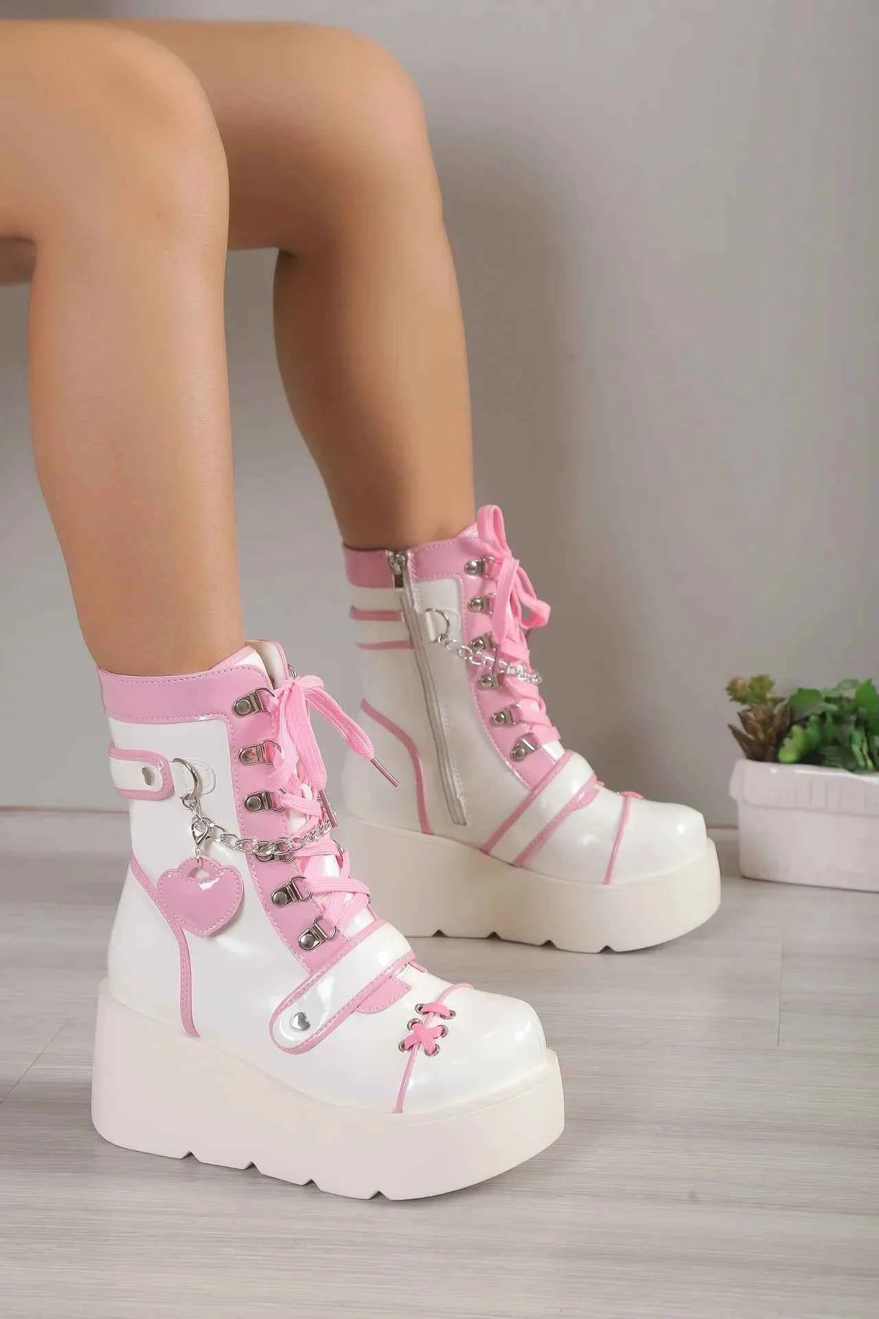 Adorable Heart-shaped Women's Short Boots Platform Sole Ankle Tie Cute Motorcycle Boot Trendy Winter Footwear