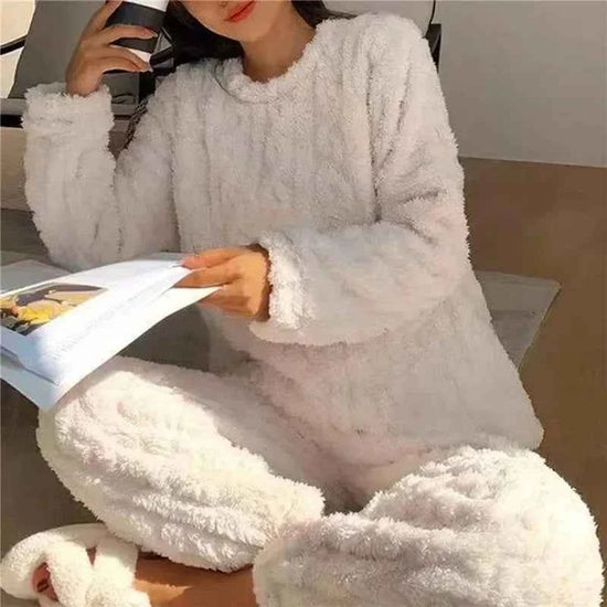 Soft Coral Velvet Jacquard Warm Pajama Set for Women Cozy Loungewear Outerwear for Winter Christmas Back to School Gift ﻿