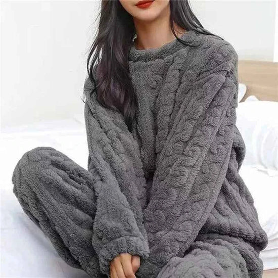 Soft Coral Velvet Jacquard Warm Pajama Set for Women Cozy Loungewear Outerwear for Winter Christmas Back to School Gift ﻿